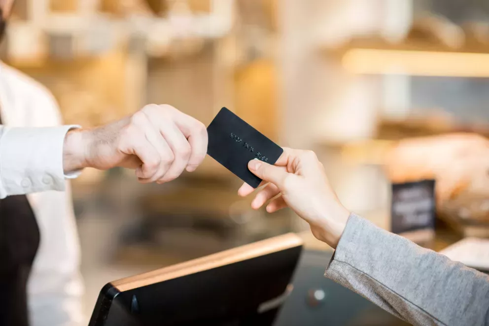 Usando cartão de crédito Usando cartão de crédito