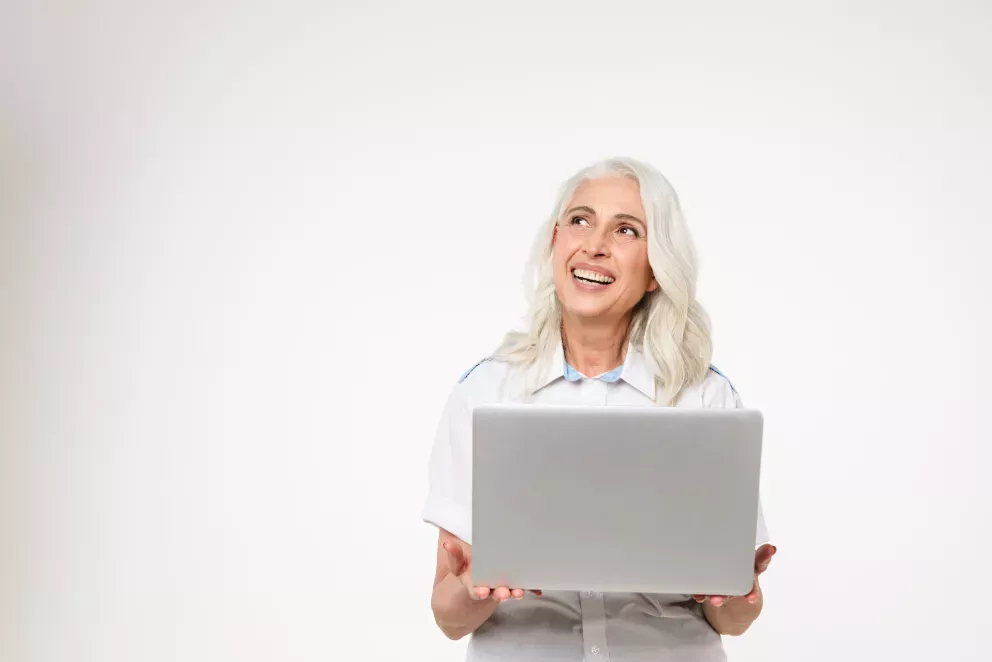Mulher com laptop