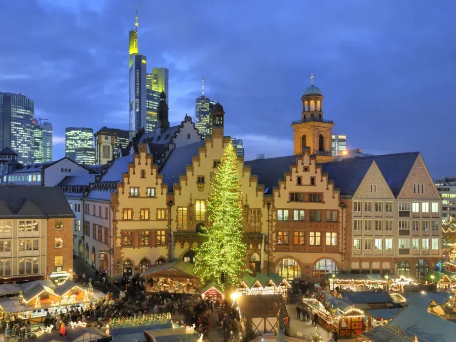 weihnachtsmarkt-roemer-skyline_front_magnific