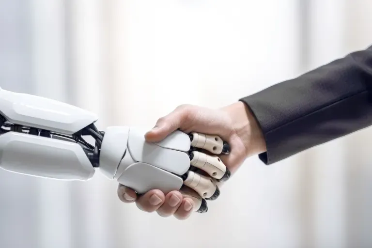 robô e humano apertando as mãos