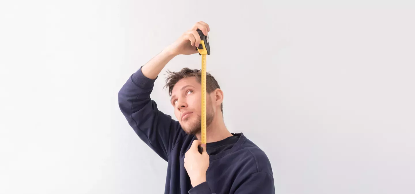 Homem com fita métrica Homem com fita métrica