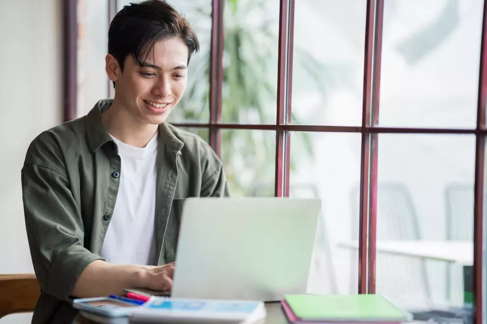 Geschäftsmann mit Laptop Geschäftsmann mit Laptop
