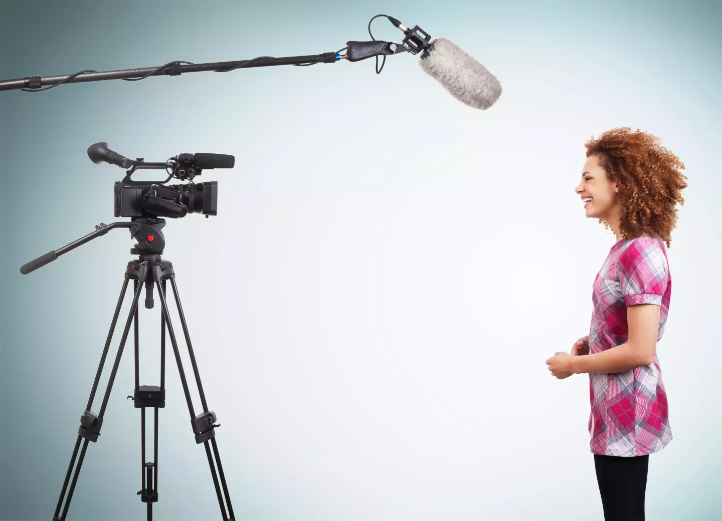 Frau wird im Studio aufgenommen