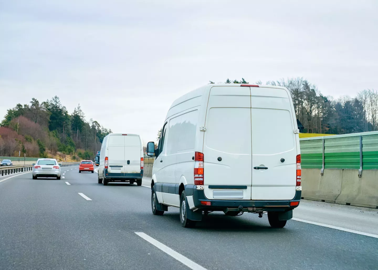 Lieferwagen auf der Straße Lieferwagen auf der Straße