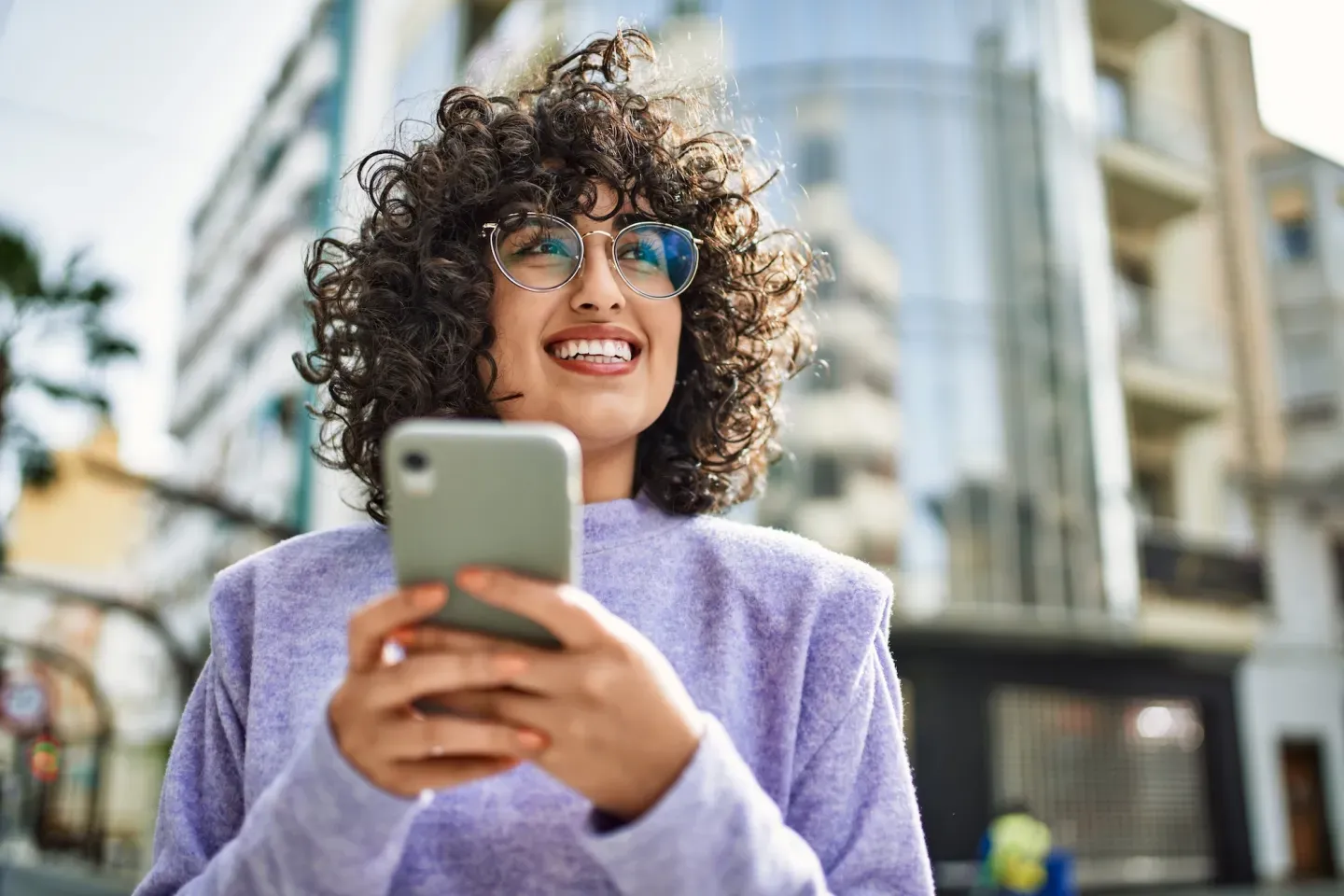 Frau mit Telefon