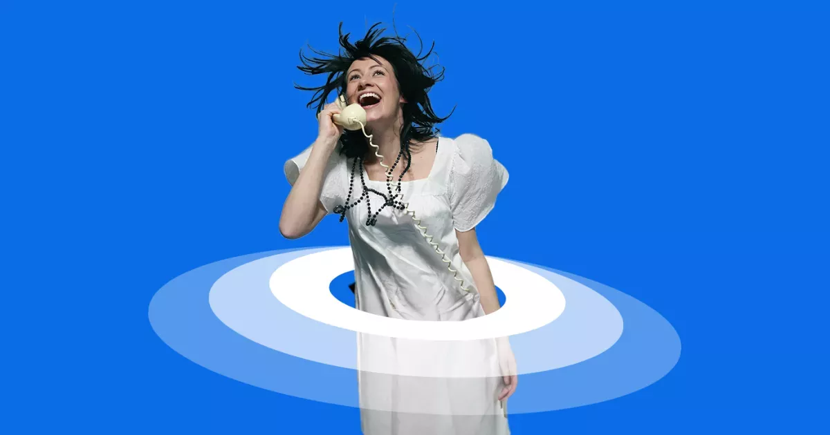 Mujer hablando por teléfono