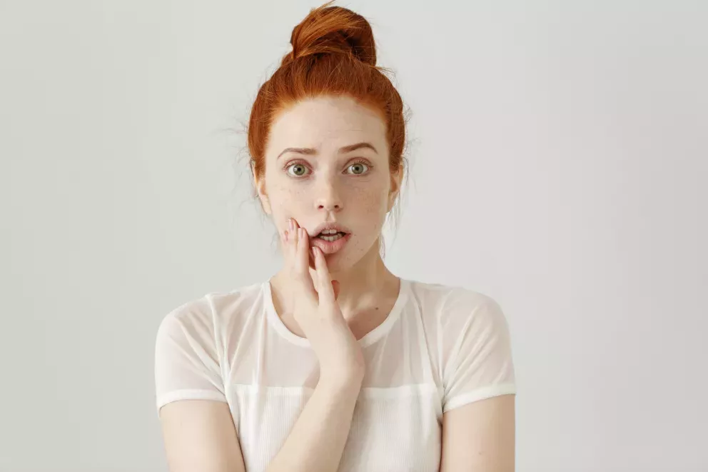 Mujer con expresión de sorpresa Mujer con expresión de sorpresa