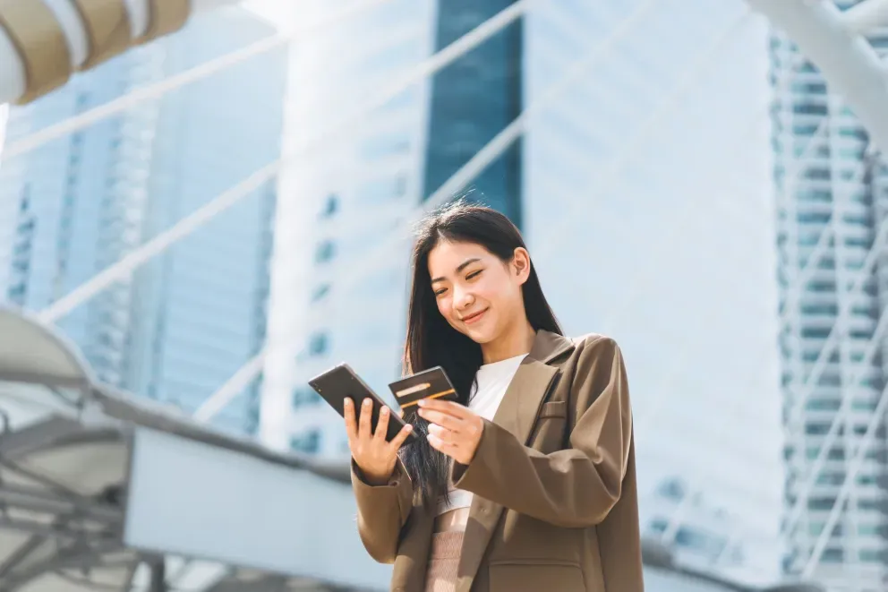 Mujer con teléfono