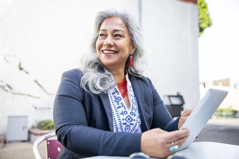 Mujer con tableta Mujer con tableta