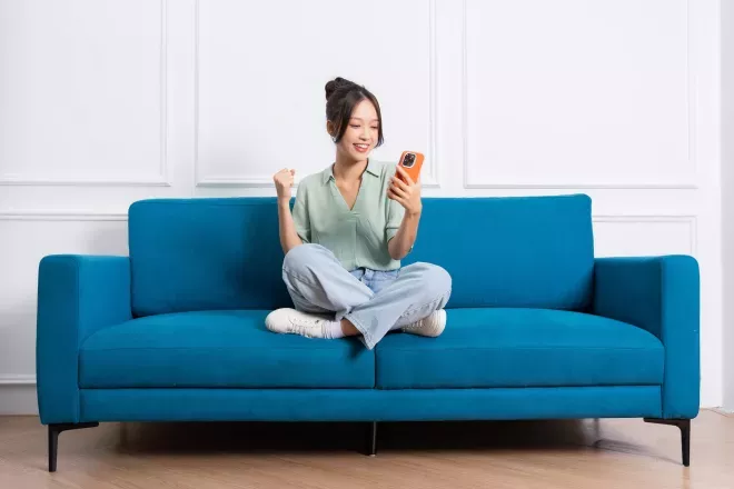 Mujer hablando por teléfono