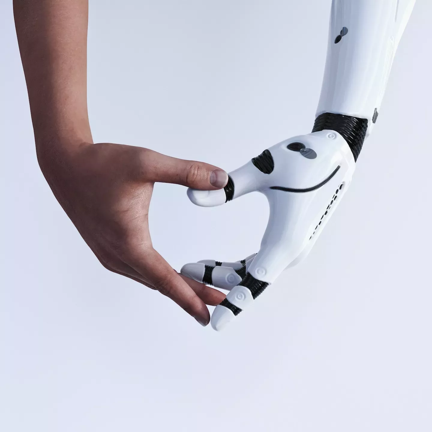 Mano humana y robótica