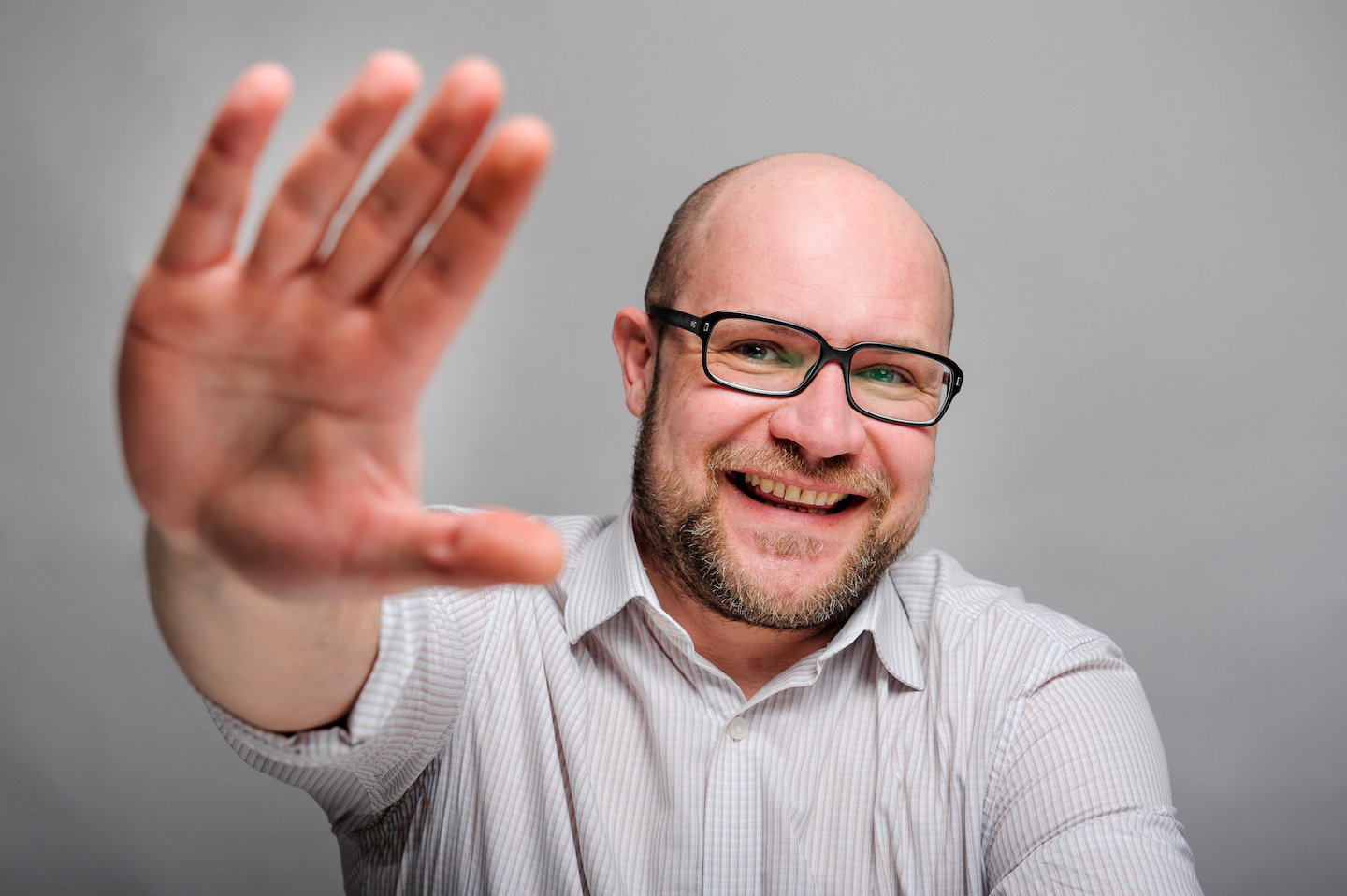 man holding five fingers up
