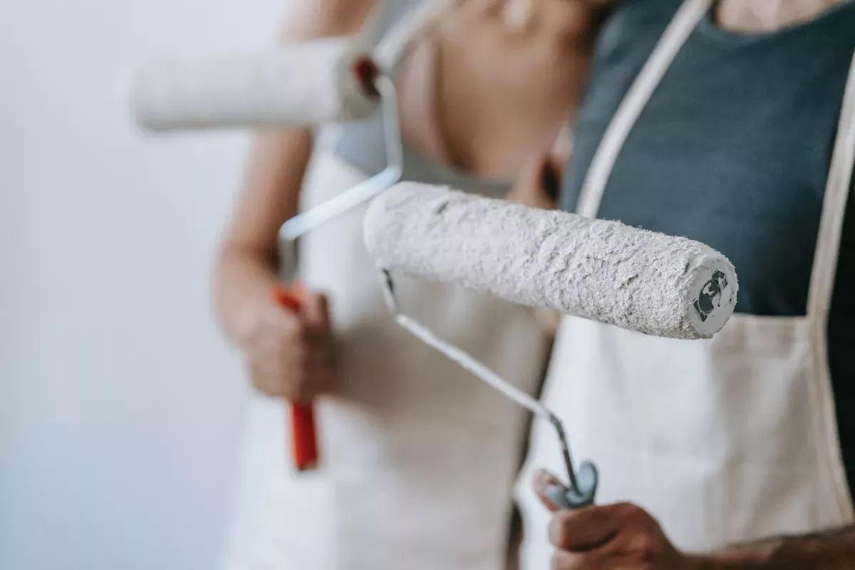 7218020.jpg_Consumer Credit Scores close up of two people holding paint rollers