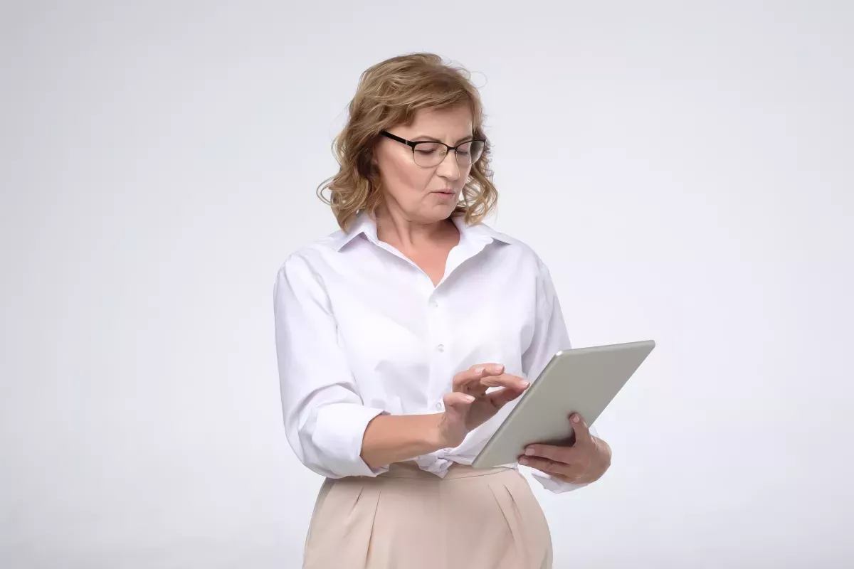 A_86.jpeg woman using tablet