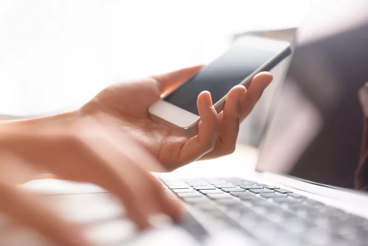 AdobeStock_130710342_Collections & Recovery close up of person on laptop