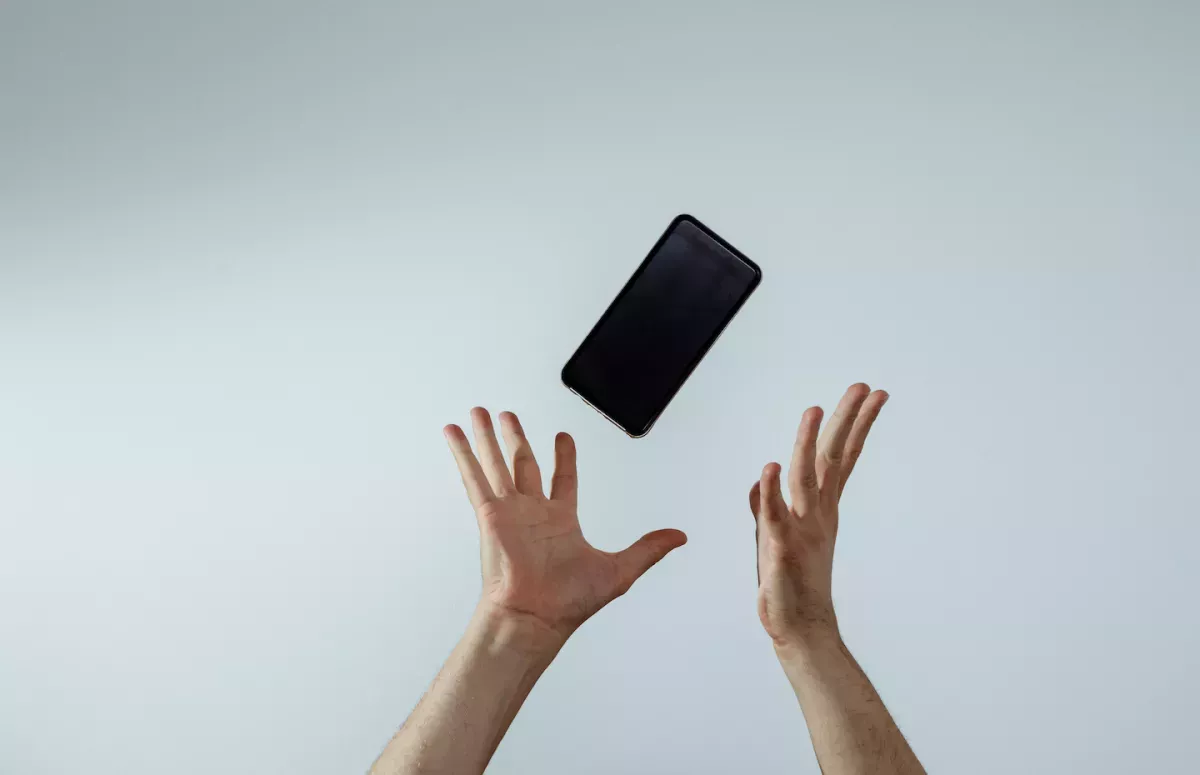 AdobeStock_228591835.jpeg Catching a phone