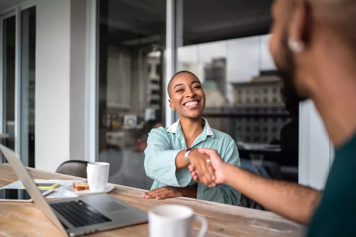 GettyImages-1313463369.jpg Woman shaking hands with a customer