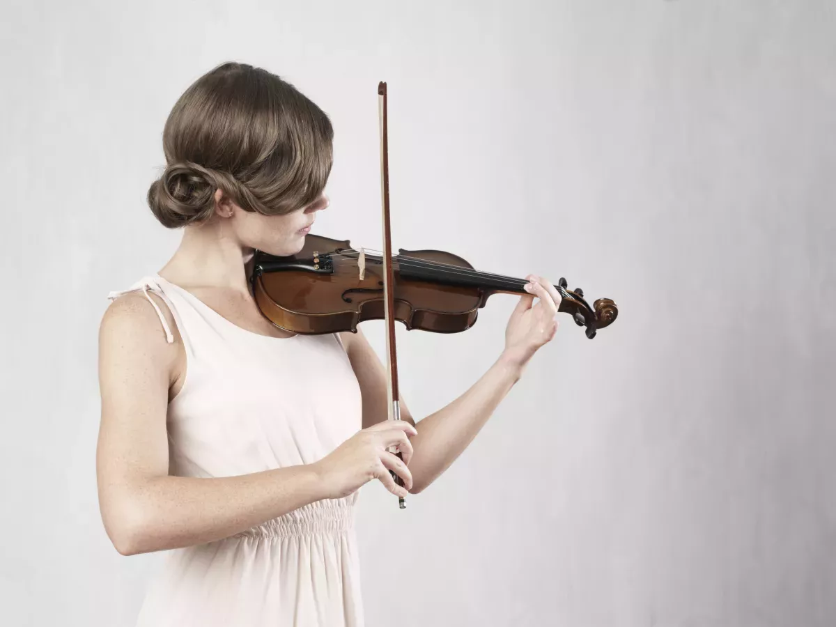 GettyImages-131525010.jpg Woman playing violin