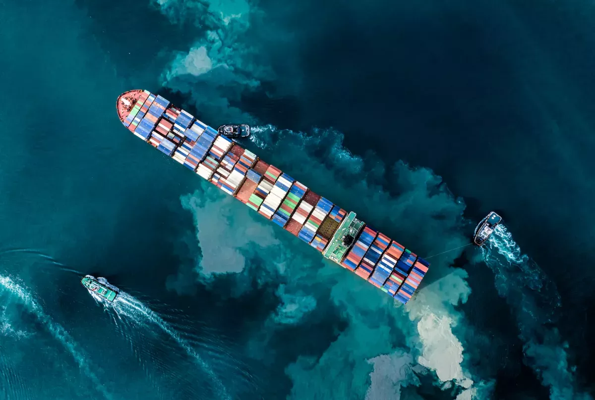 GettyImages-1340699039.jpg Cargo ship with shipping containers