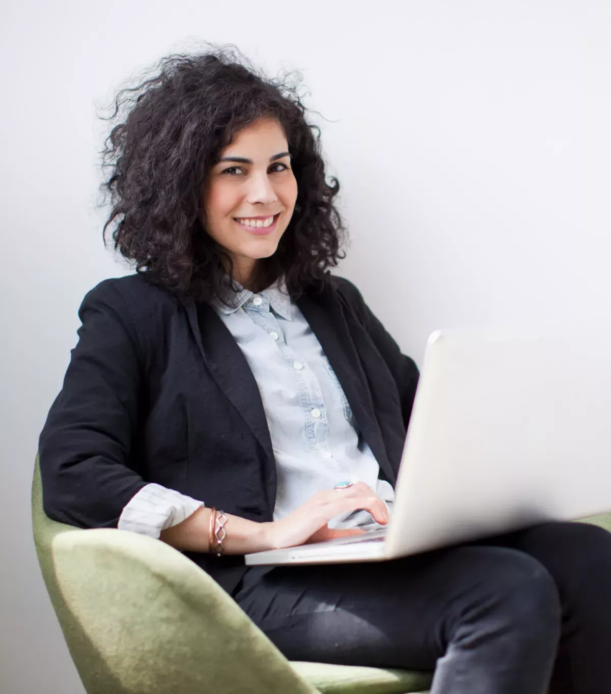 UI.png Woman sitting in a chair with a laptop