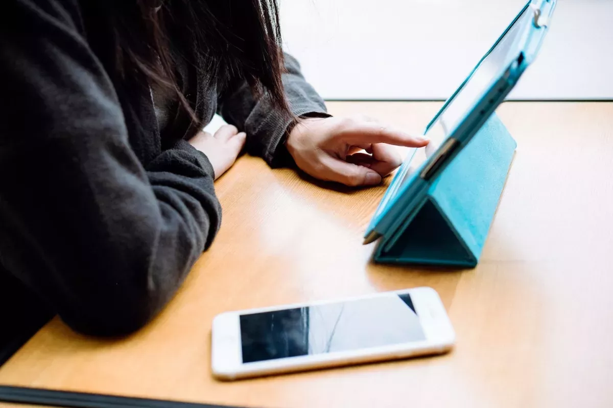 pexels-porapak-apichodilok-377718.jpg woman using a tablet and phone