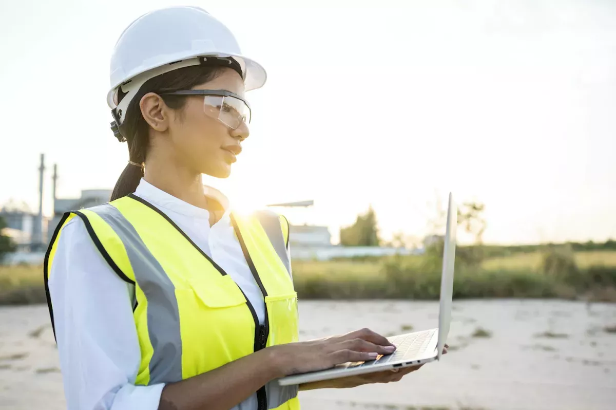 GettyImages-1286877392.jpg Woman working at an oil refinery