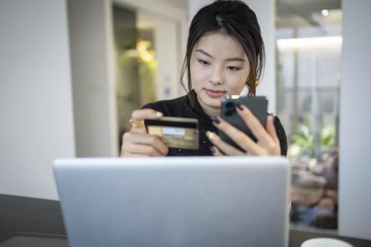 GettyImages-1431191602.jpg Woman using a credit card shopping online