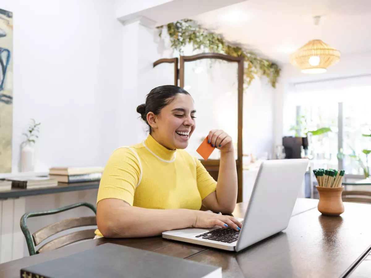GettyImages-1443311230.jpg Woman banking online