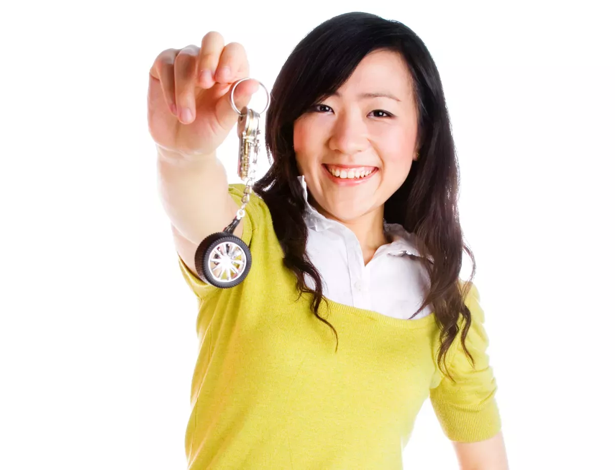 GettyImages-172330348-.png woman holding car keys out
