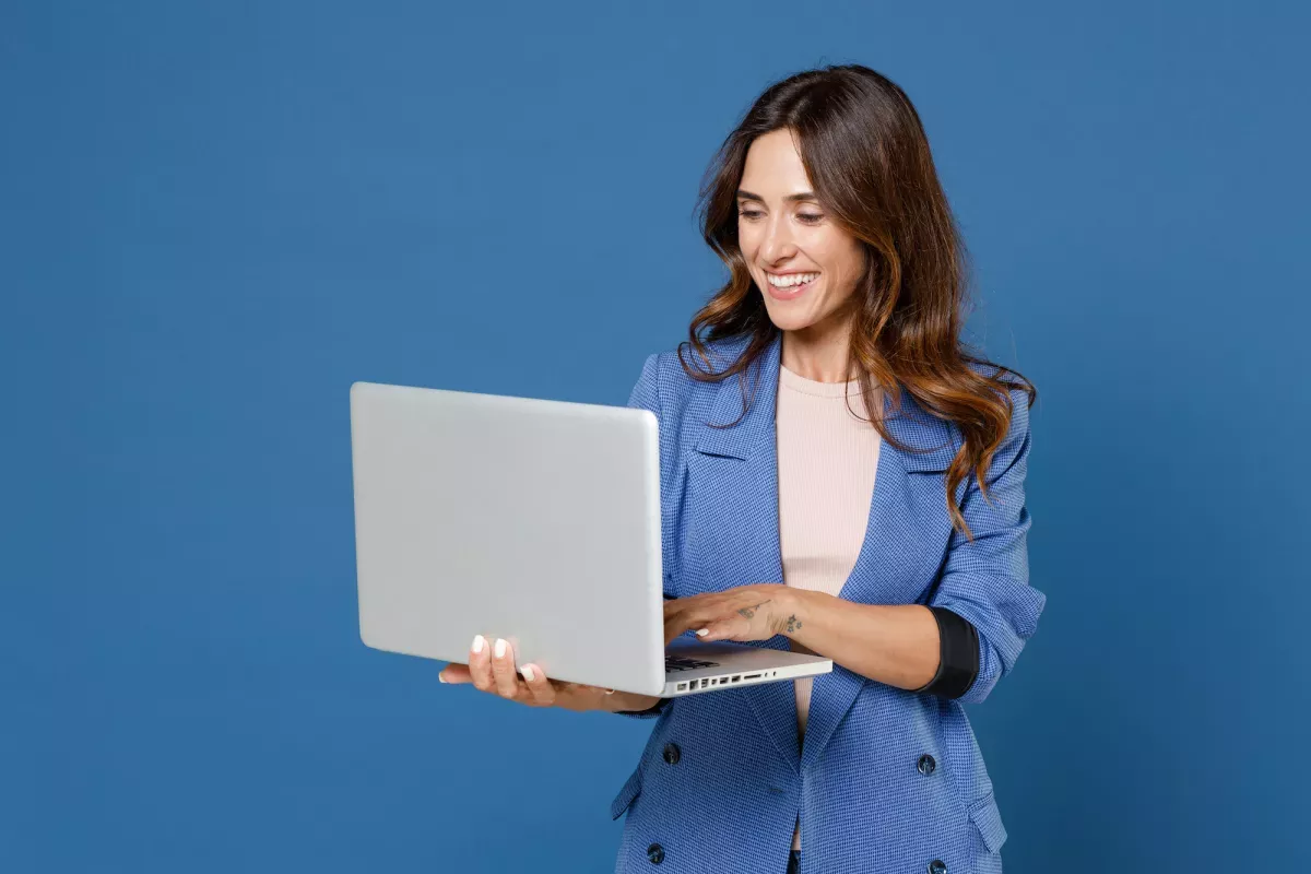 woman-computer.jpeg Woman using computer