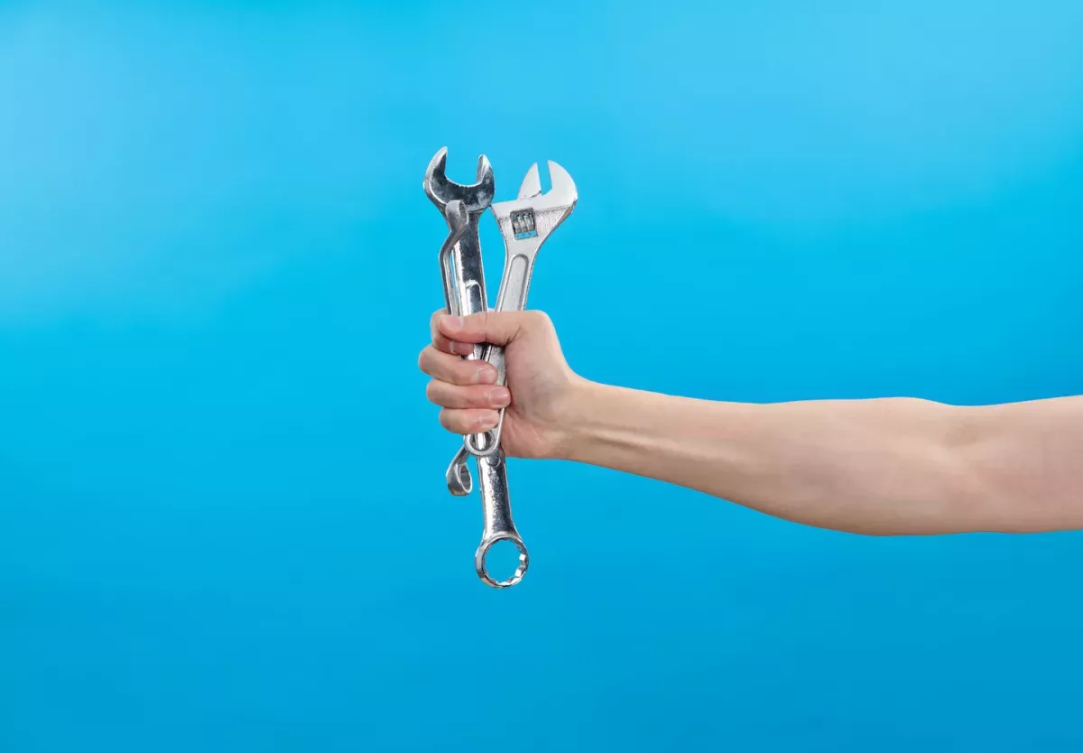 AdobeStock_555662021.jpeg holding tools