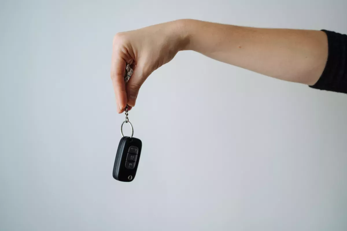 GettyImages-1091451964.jpg Person holding keys