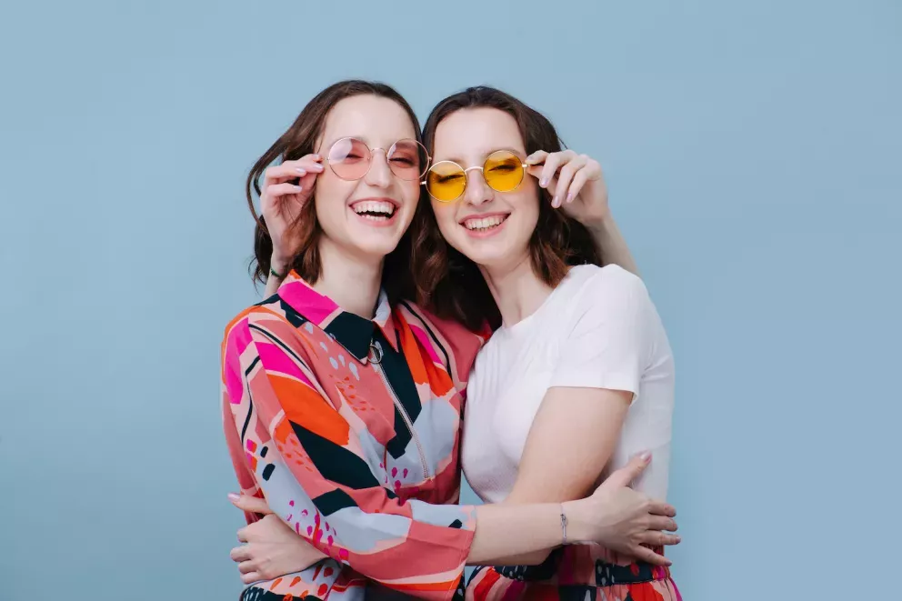 Twins with sunglasses on