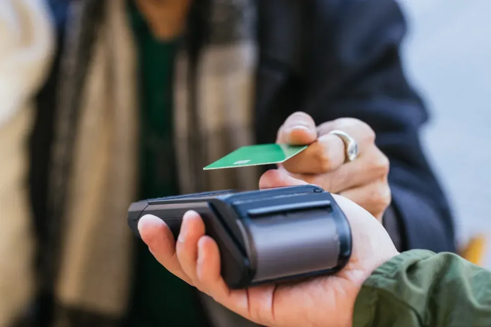 Card reader and credit card