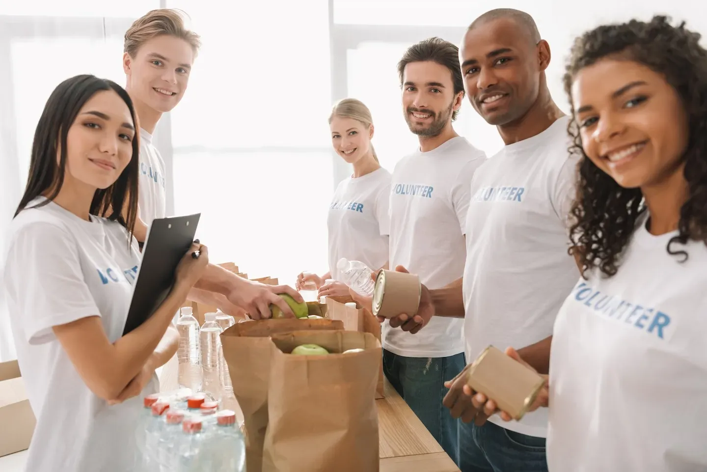 people volunteering